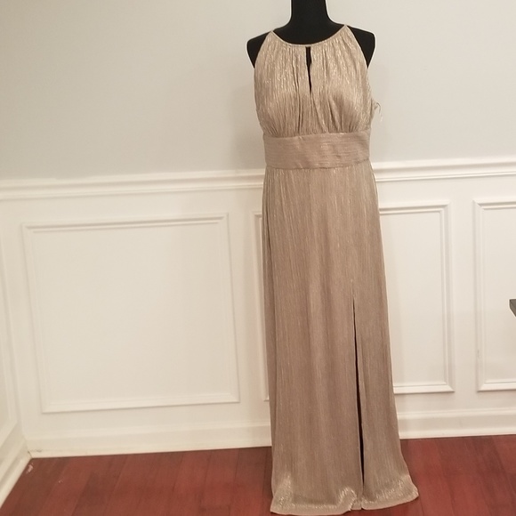 Red Carpet Ready Gown♡ - Picture 2 of 8